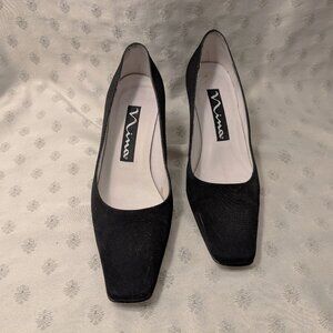LAST CHANCE!  Size 7 M NINA Black Fabric Pumps